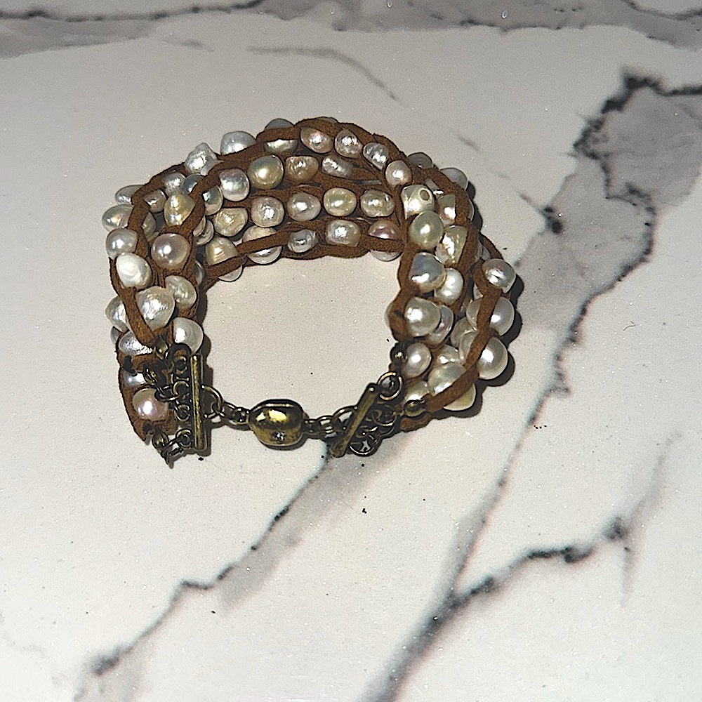 Elegant Pearl and Brown Beaded Bracelet - Picture 9 of 14